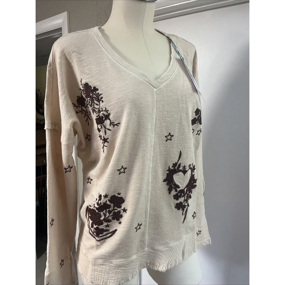 distressed embossed top by caite - Picture 1 of 14